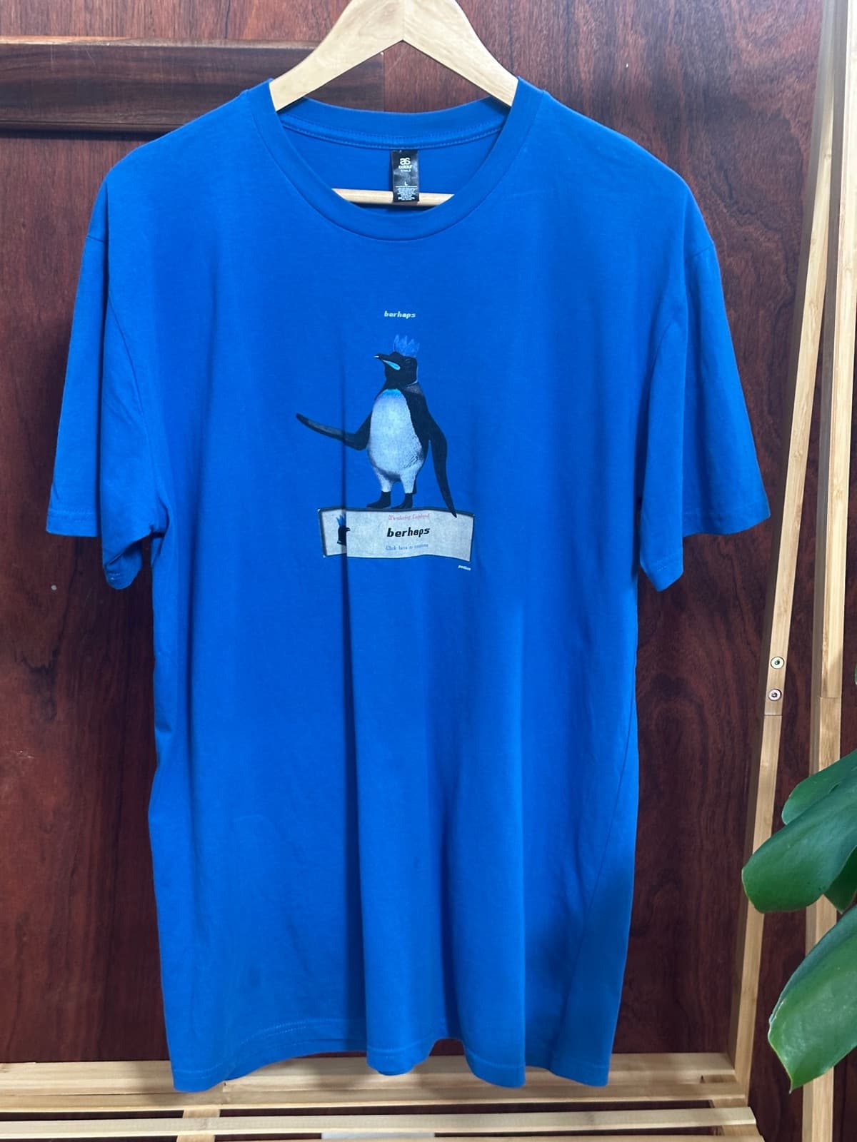 Unique tee