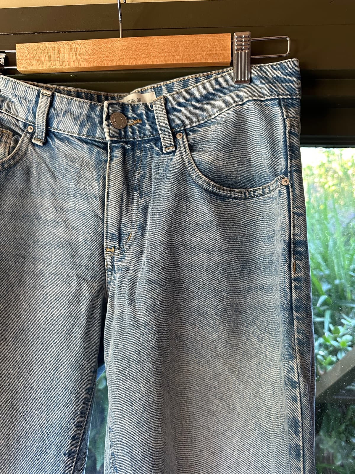 Low rise ripped jeans — image 2
