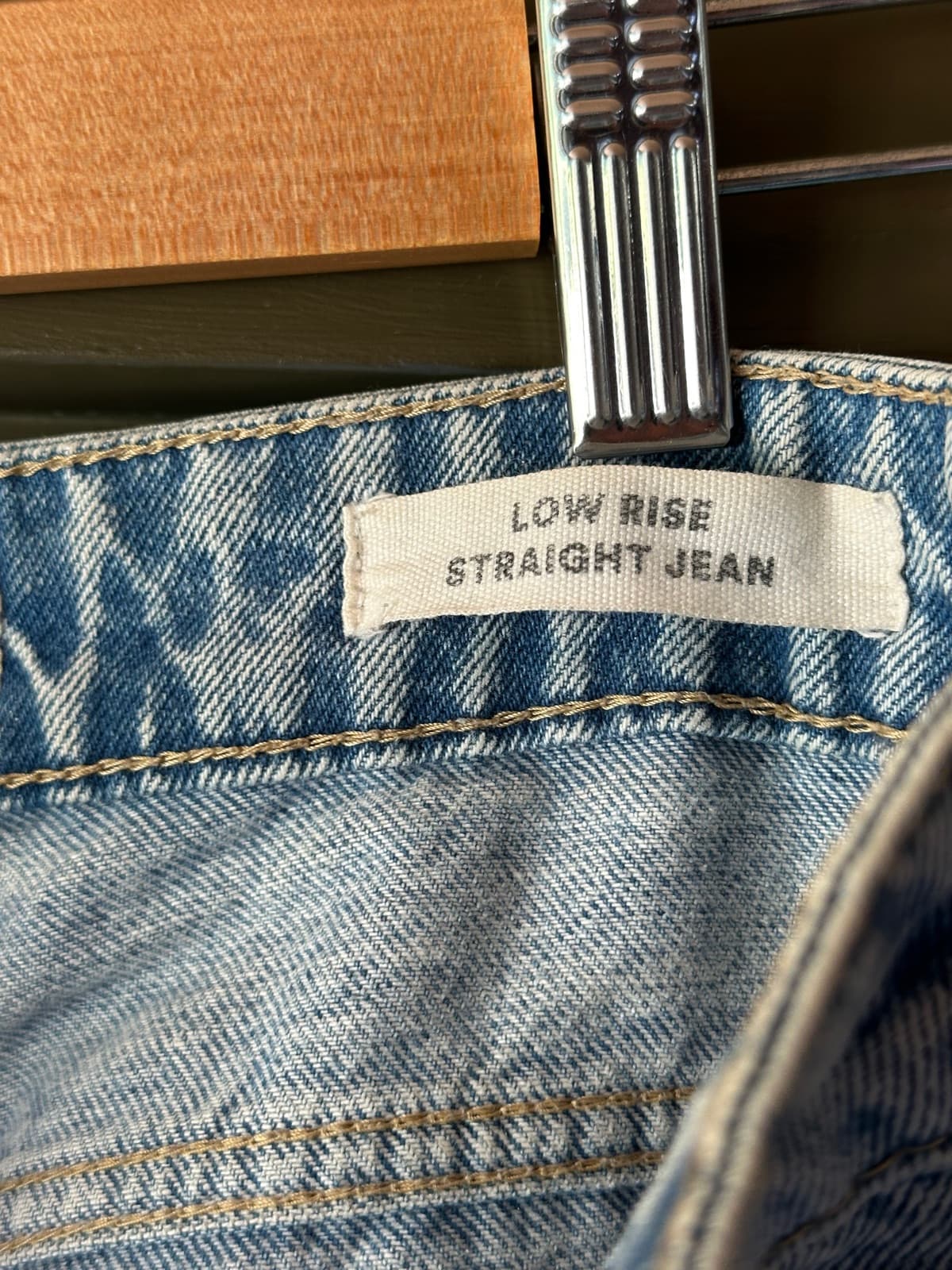 Low rise ripped jeans — image 4