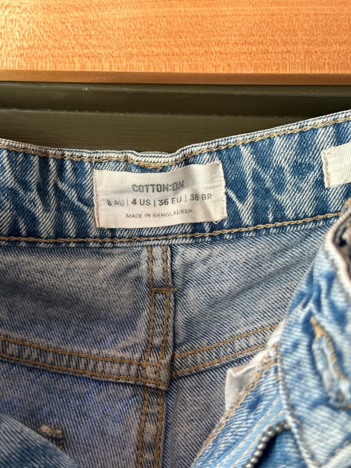 Low rise ripped jeans — image 3