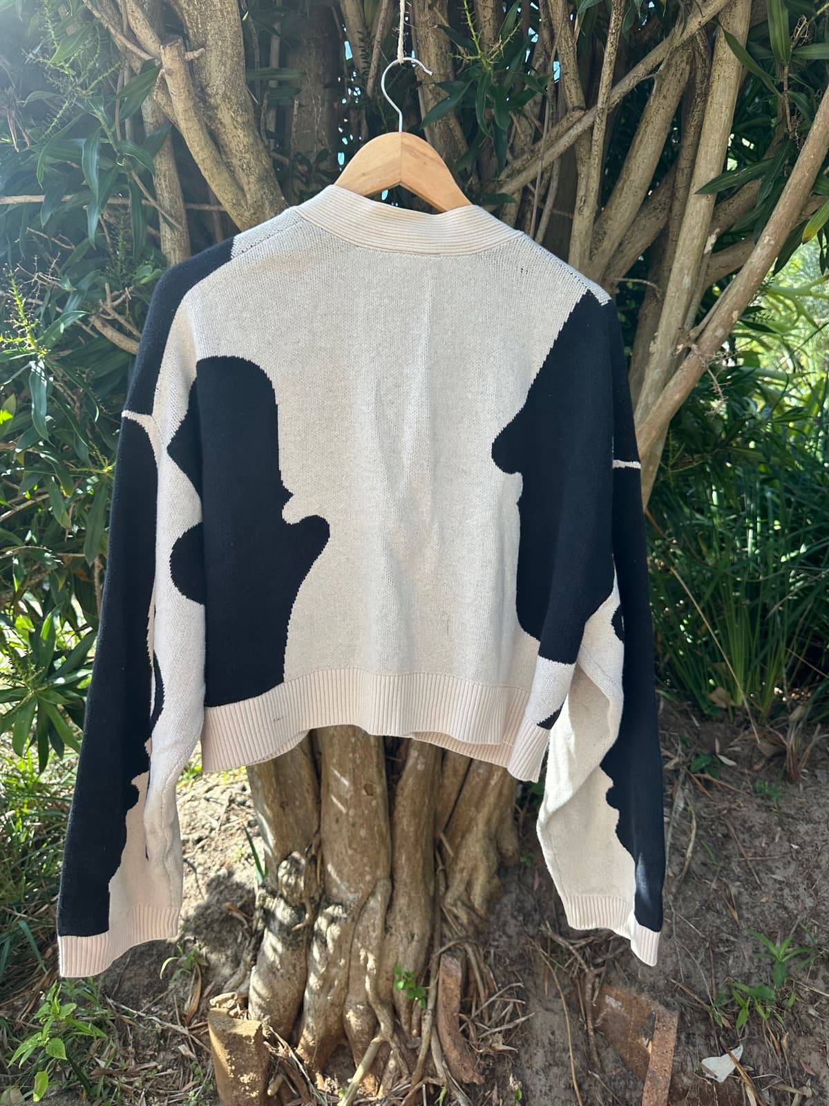 Cute black and white sweater β image 3