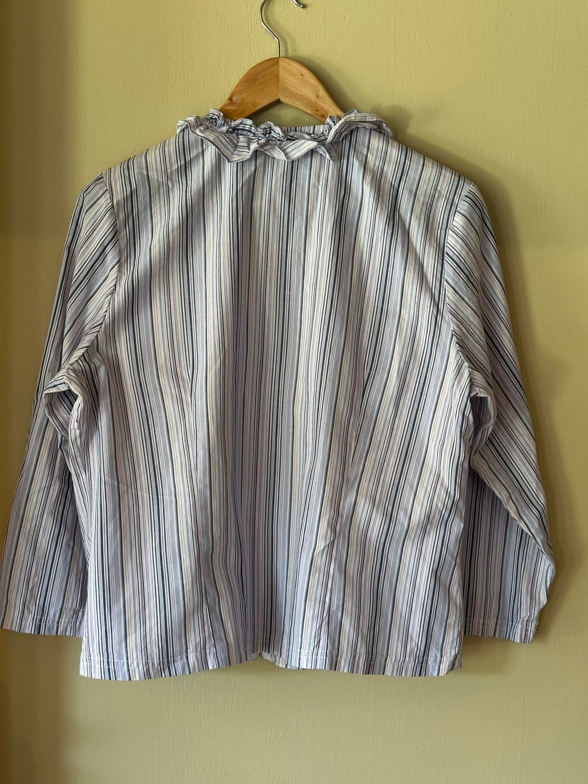Y2K ruffle blouse — image 3