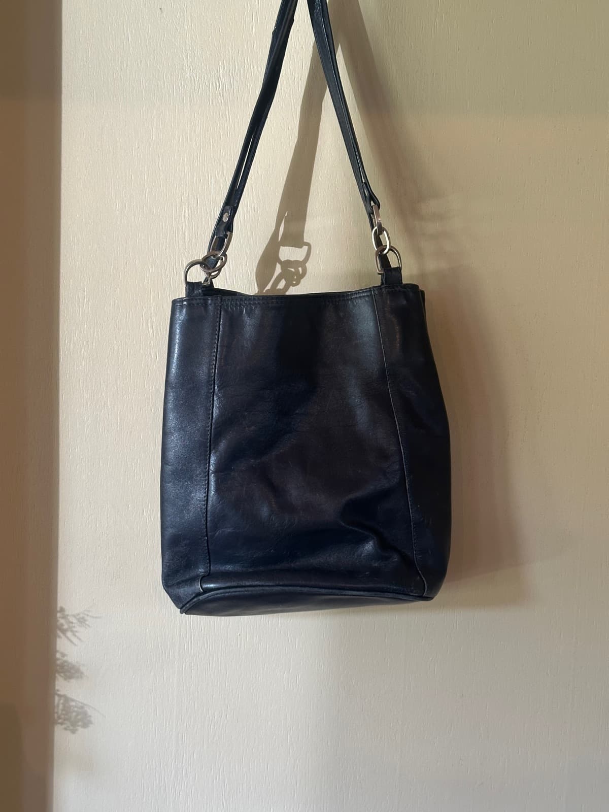 Vintage leather shoulder bag — image 2
