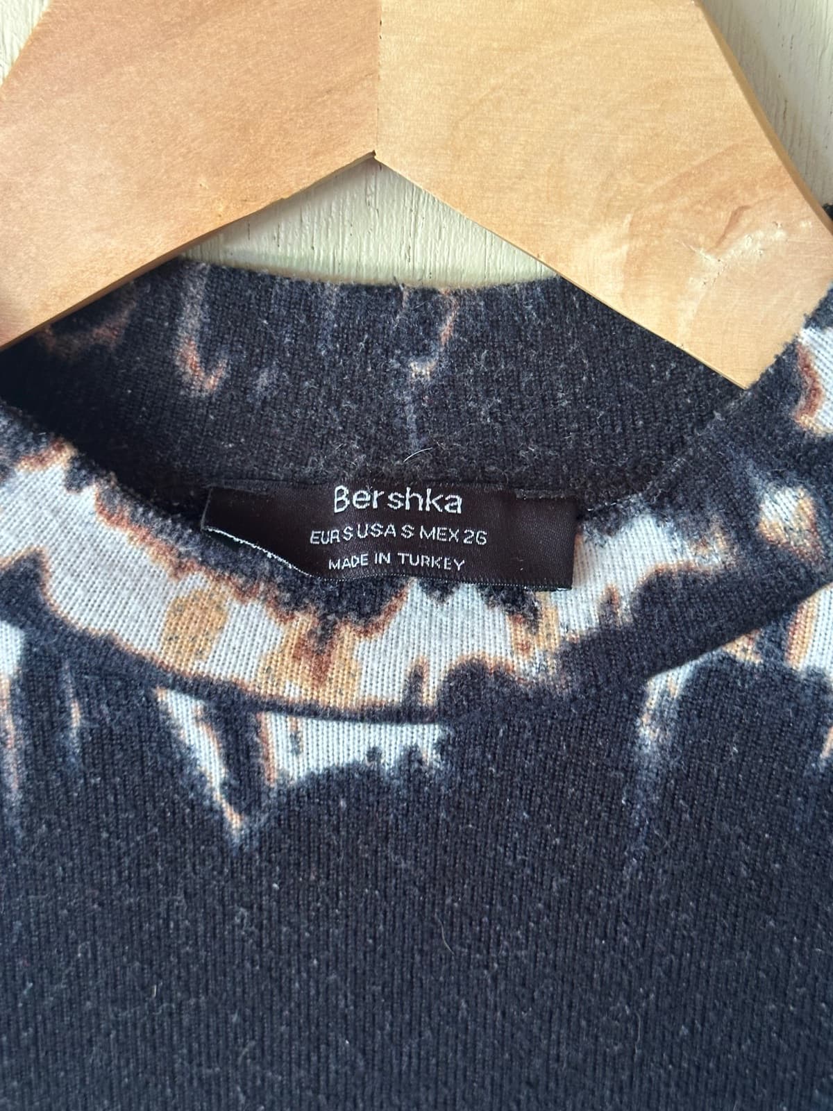 Tie dye turtle neck — image 3