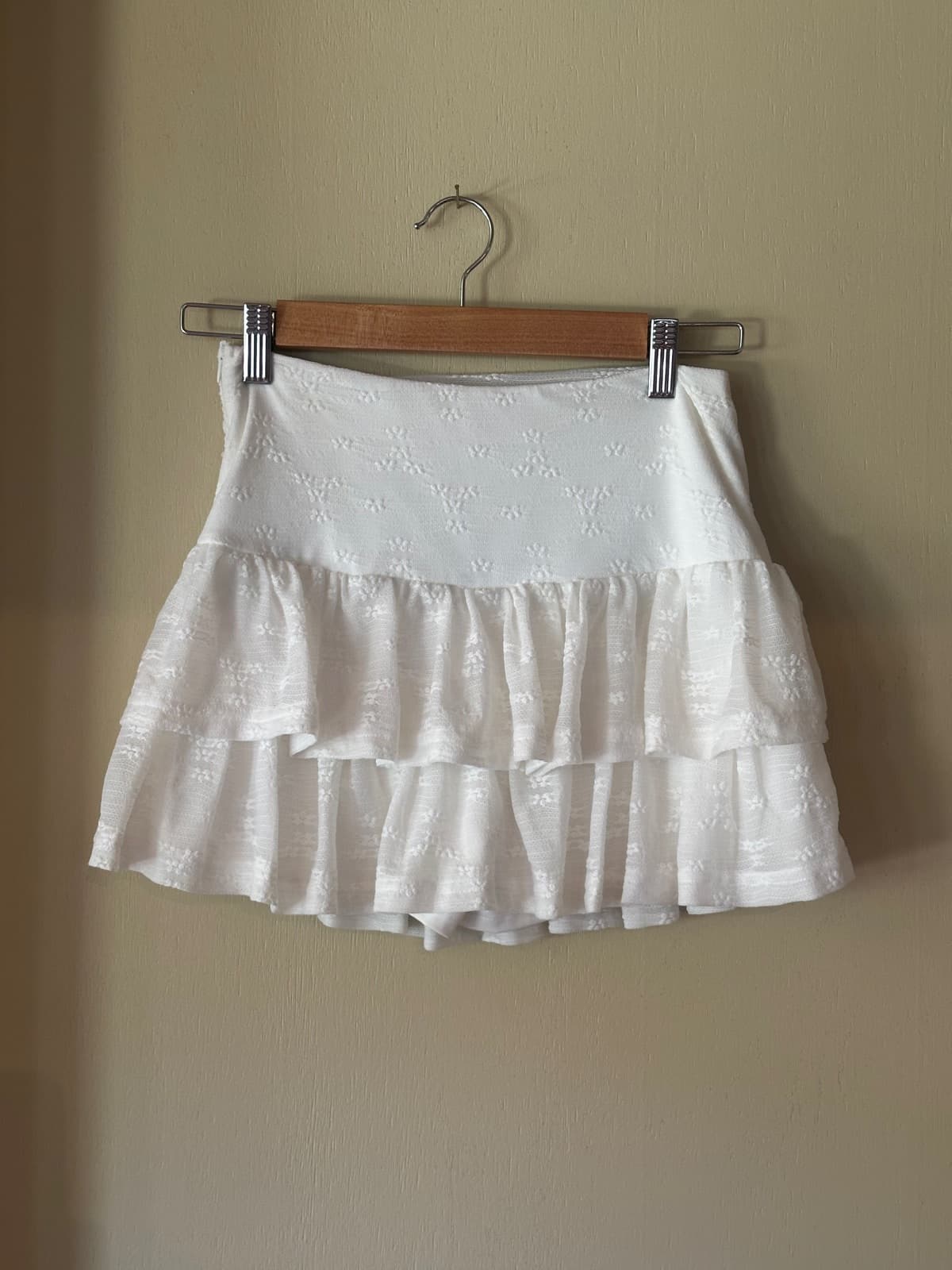 Y2K White Ruffle mini skirt
