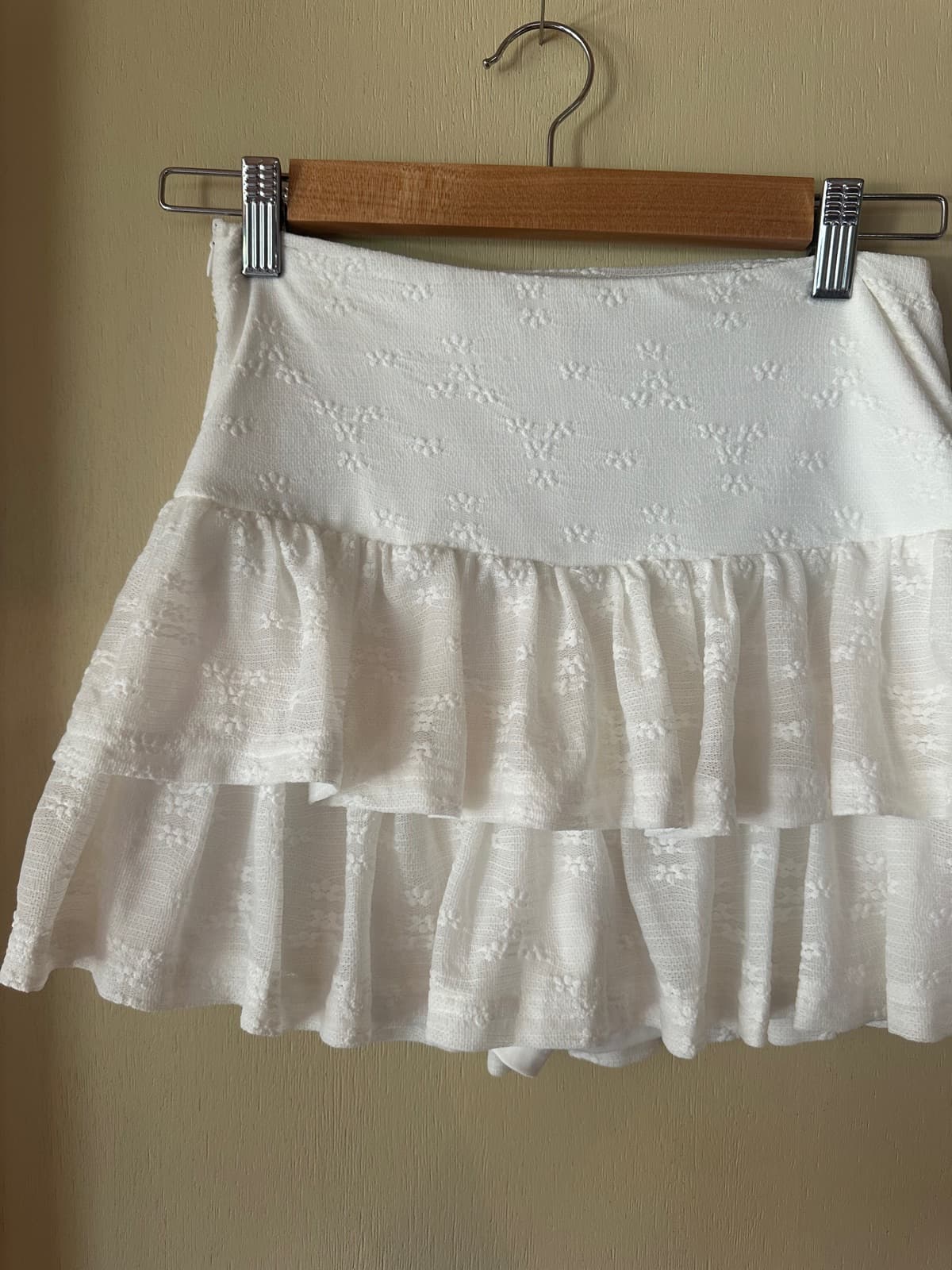 Y2K White Ruffle mini skirt — image 2